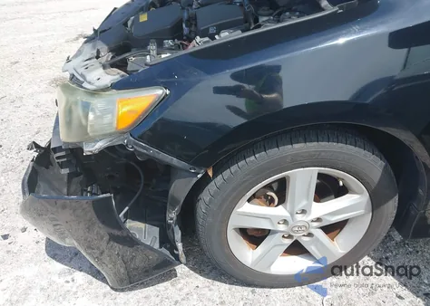 2013 Toyota Camry Se z USA, uszkodzony, nr VIN 4T1BF1FK2DU281430